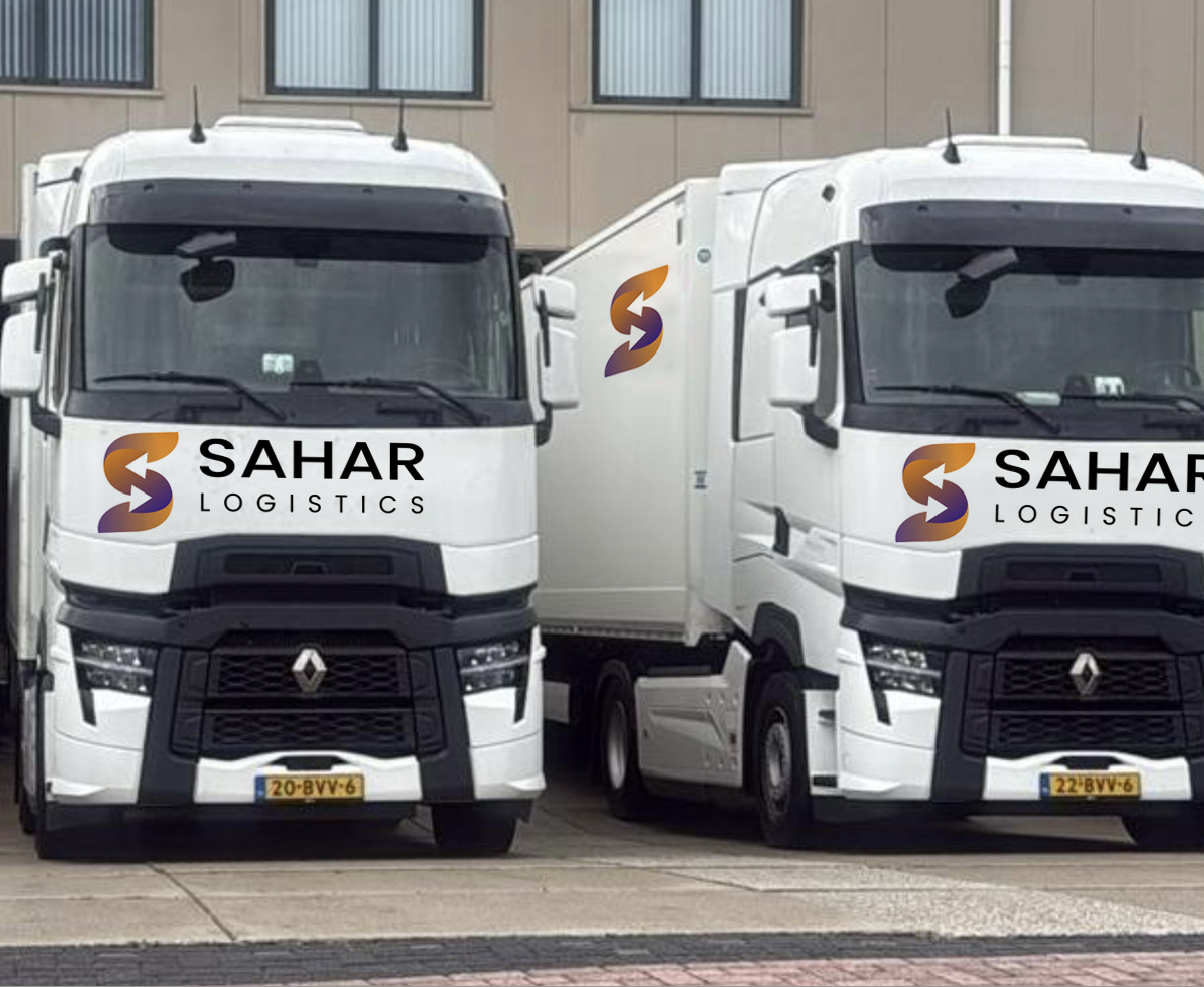 een voorkant van een vrachtwagen die op de weg rijd